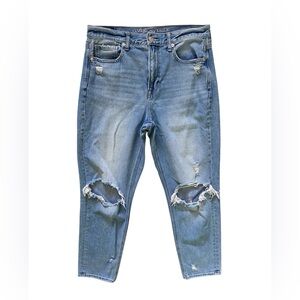 American Eagle Women’s Distressed Mom Jean Size 8 Short Light Wash Petite
